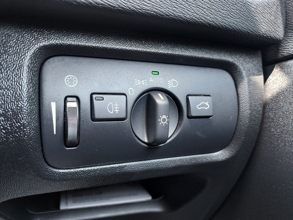 Used Volvo V40 2015 for sale - 77336070: Photo 25