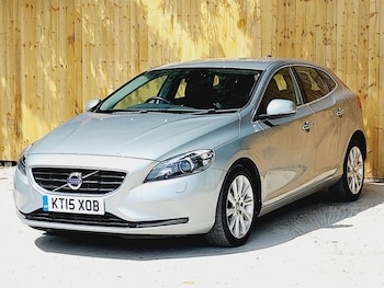 Used Volvo V40 2015 for sale - 77336070: Photo