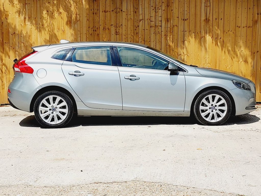 Used Volvo V40 2015 for sale - 77336070: Photo 7