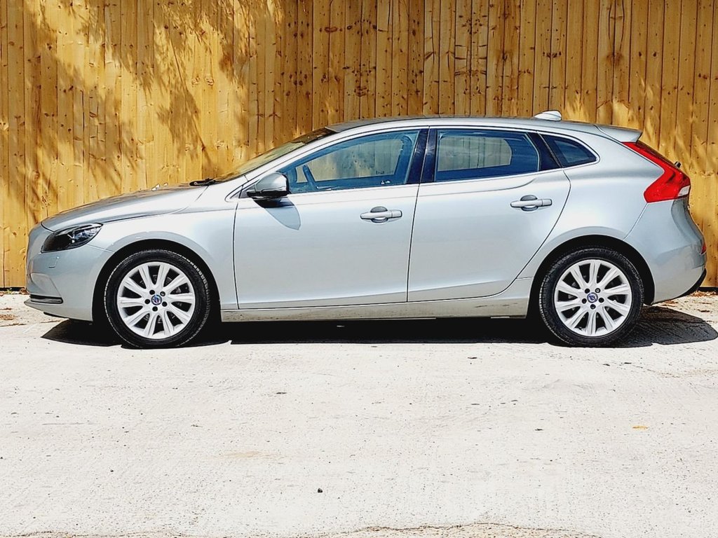 Used Volvo V40 2015 for sale - 77336070: Photo 8