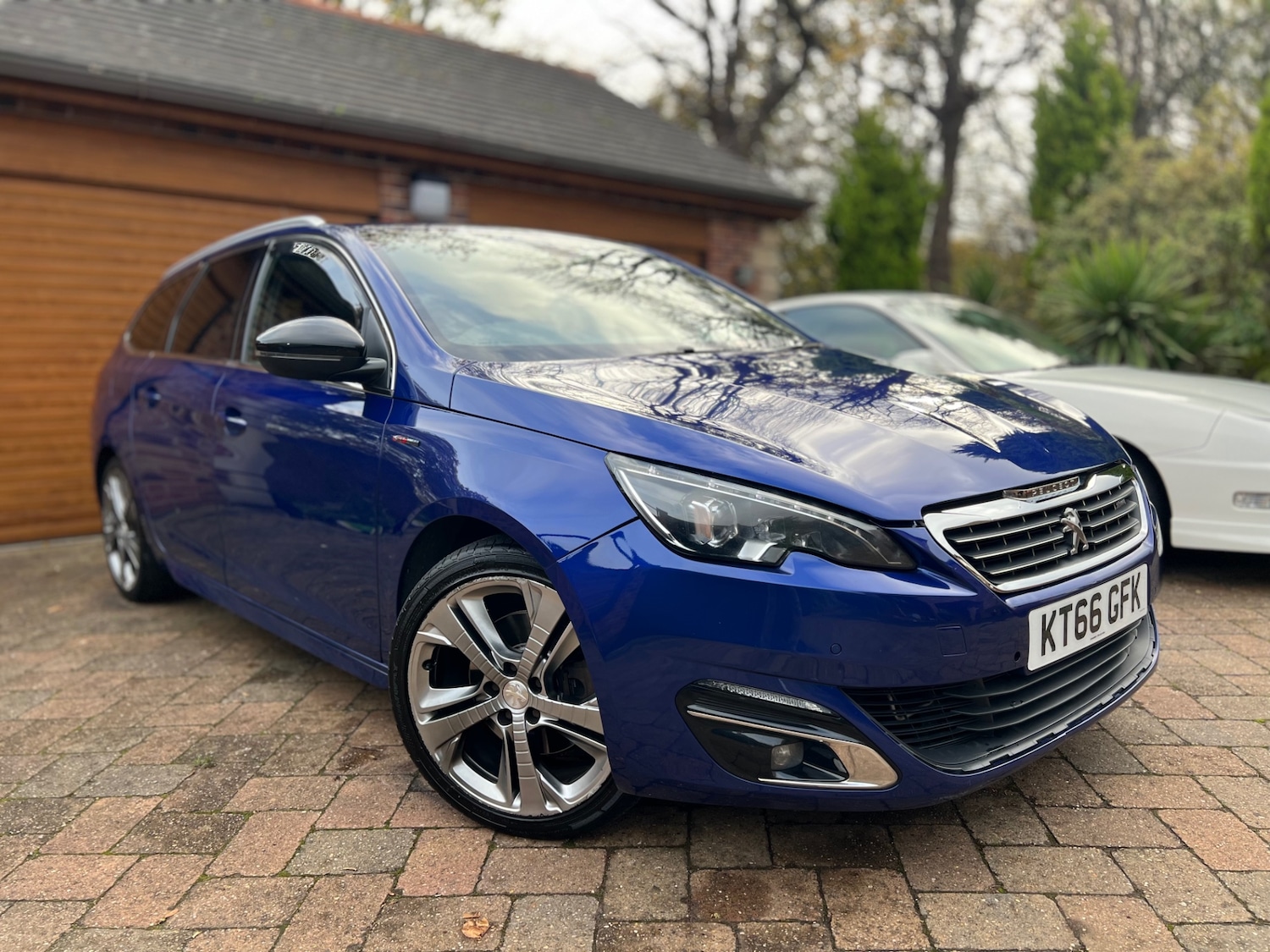 Used Peugeot 308 2017 for sale - 76449712: Photo 2