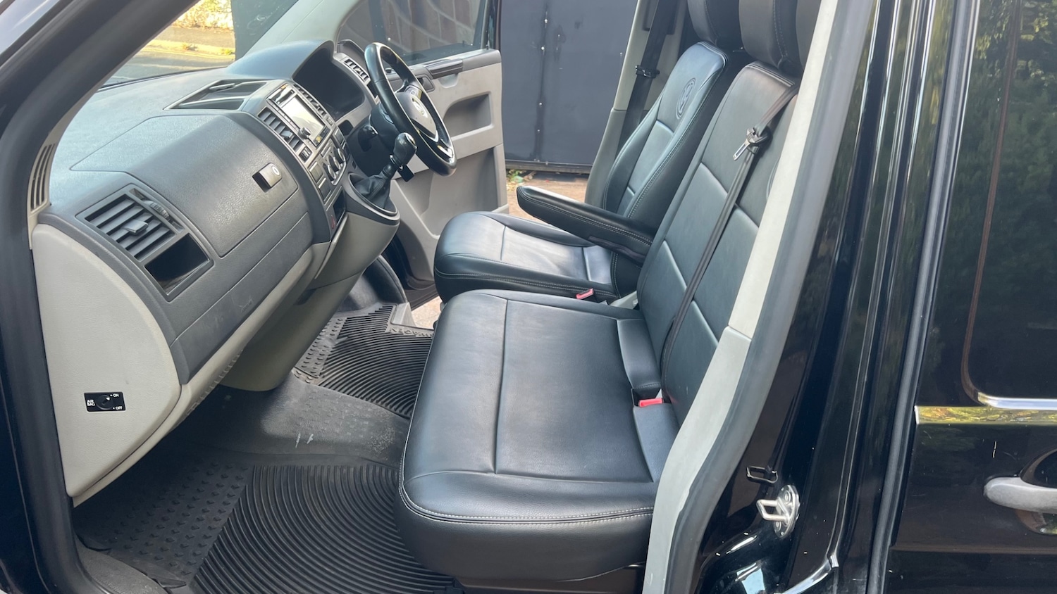 Used Volkswagen Transporter 2011 for sale - 76170549: Photo 15