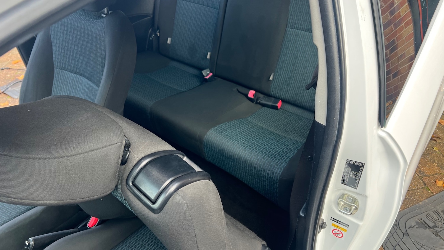 Used Toyota Yaris 2013 for sale - 76344352: Photo 17