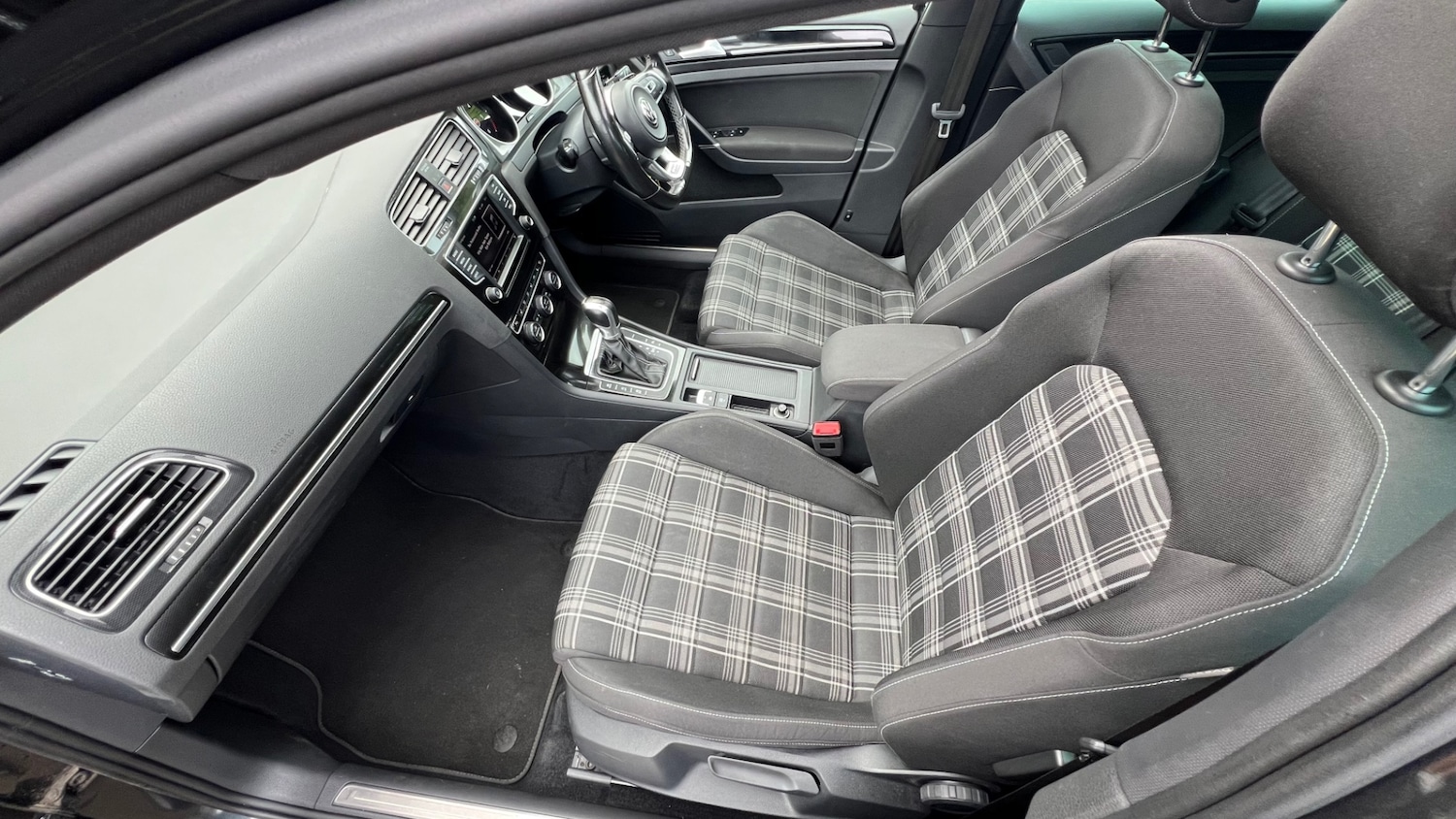 Used Volkswagen Golf 2016 for sale - 77802997: Photo 12