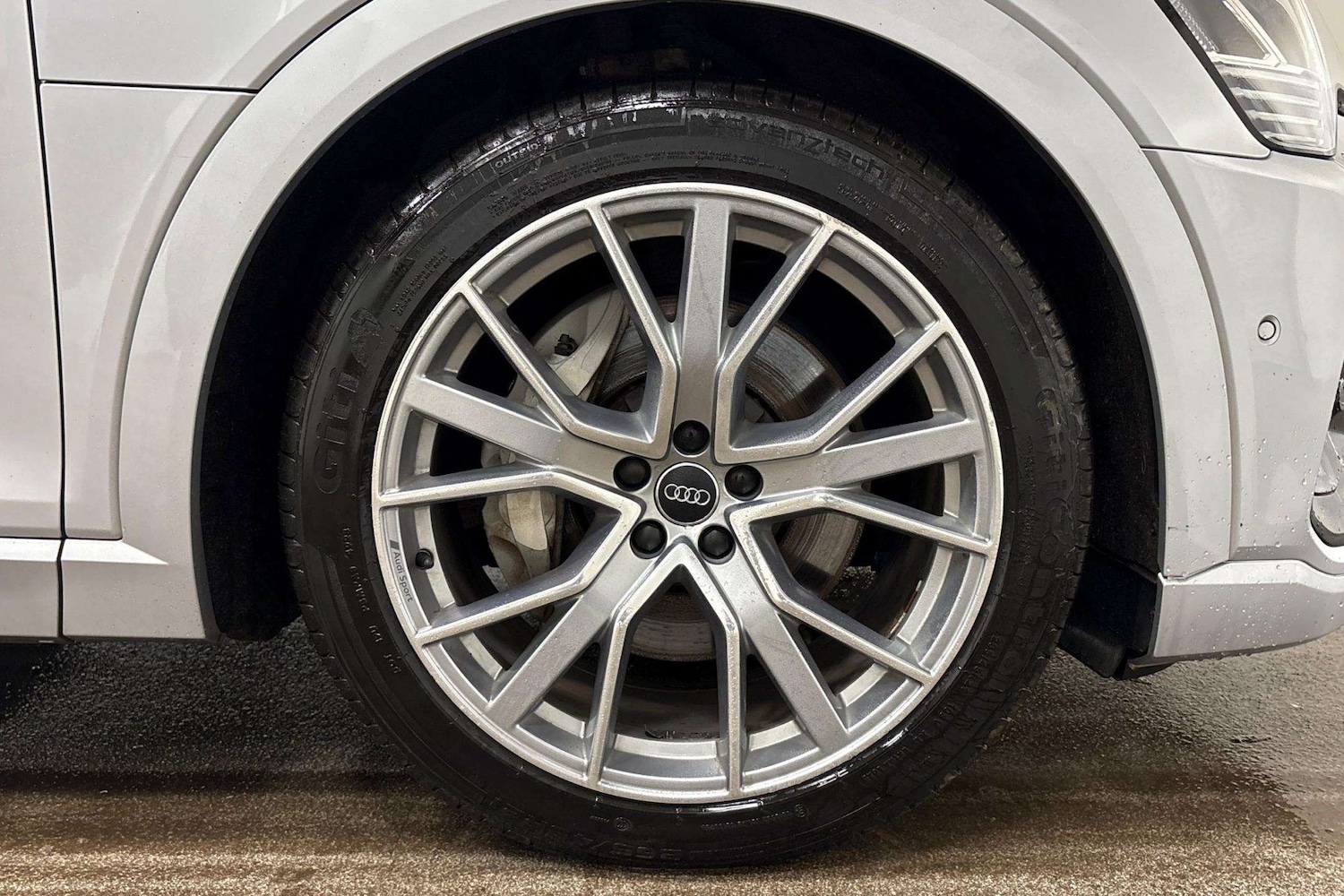 Used Audi e-tron 2020 for sale - 77000329: Photo 4