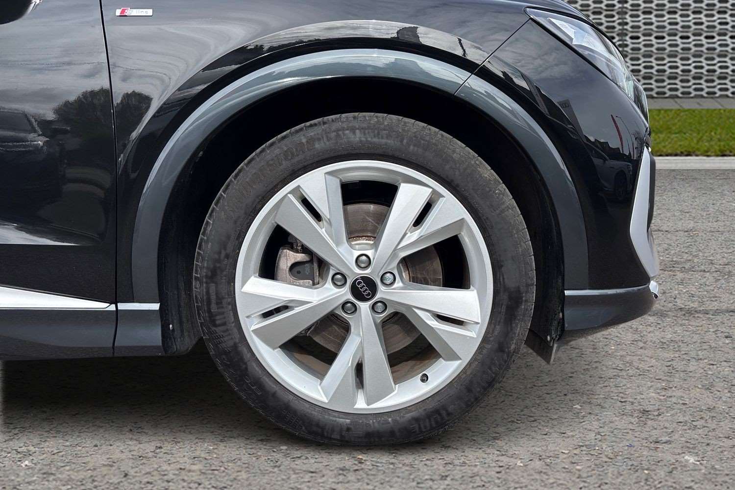 Used Audi Q4 e-tron 2023 for sale - 77914065: Photo 5