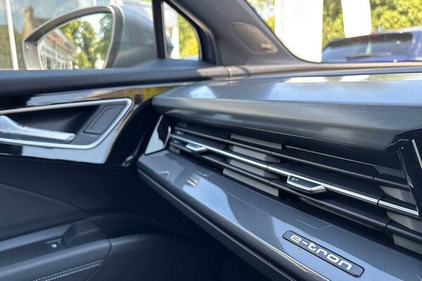 Used Audi Q4 e-tron 2025 for sale - 75234820: Photo 13