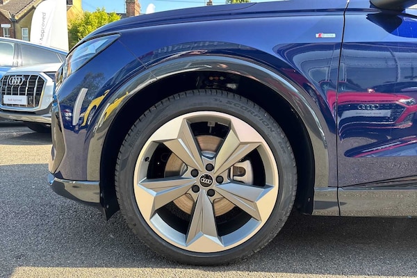 Used Audi Q4 e-tron 2025 for sale - 76230445: Photo 5