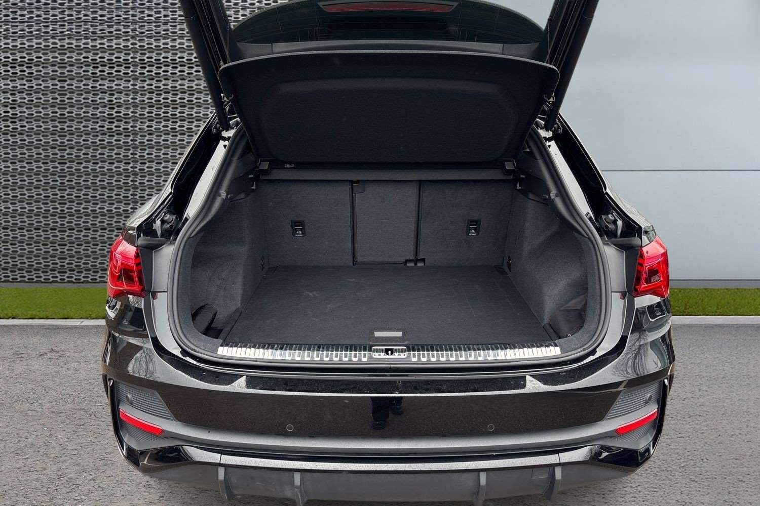 Used Audi Q3 2023 for sale - 77076643: Photo 13