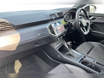 Used Audi Q3 2020 for sale - 75042931: Photo