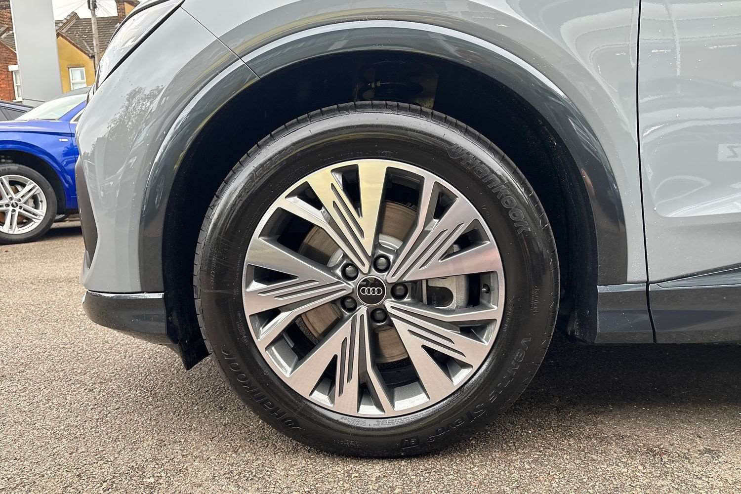 Used Audi Q4 e-tron 2025 for sale - 76298297: Photo 5