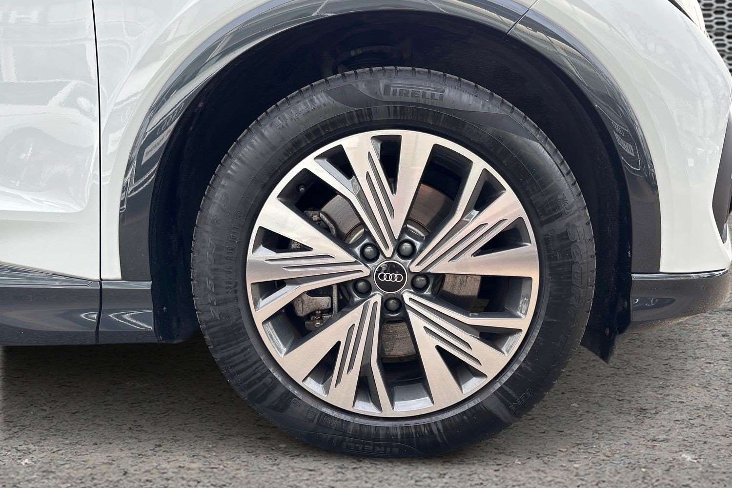 Used Audi Q4 e-tron 2025 for sale - 77741101: Photo 5