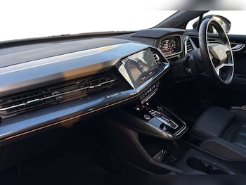 Used Audi Q4 e-tron 2024 for sale - 76718300: Photo