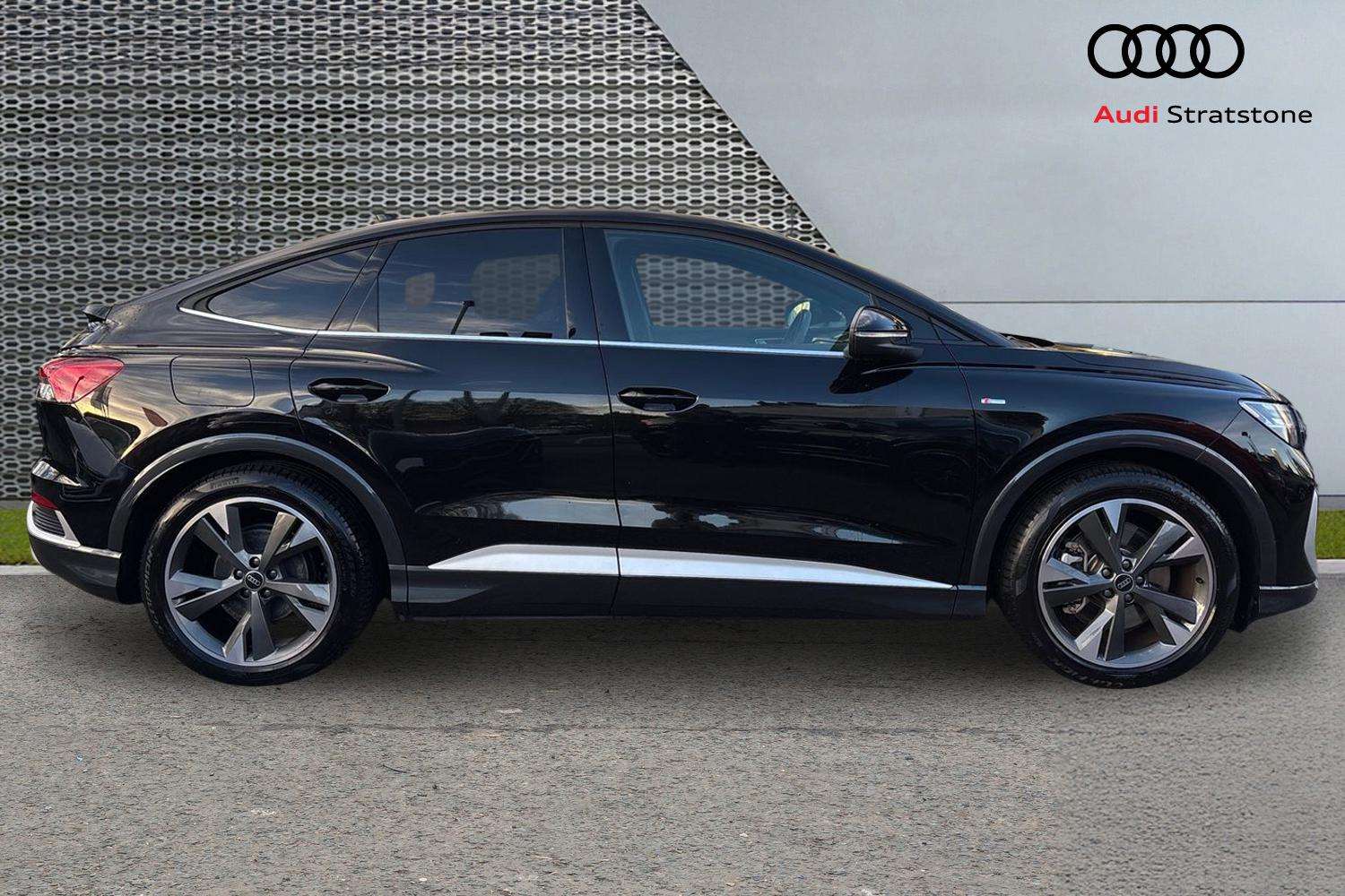 Used Audi Q4 e-tron 2024 for sale - 76718300: Photo 4