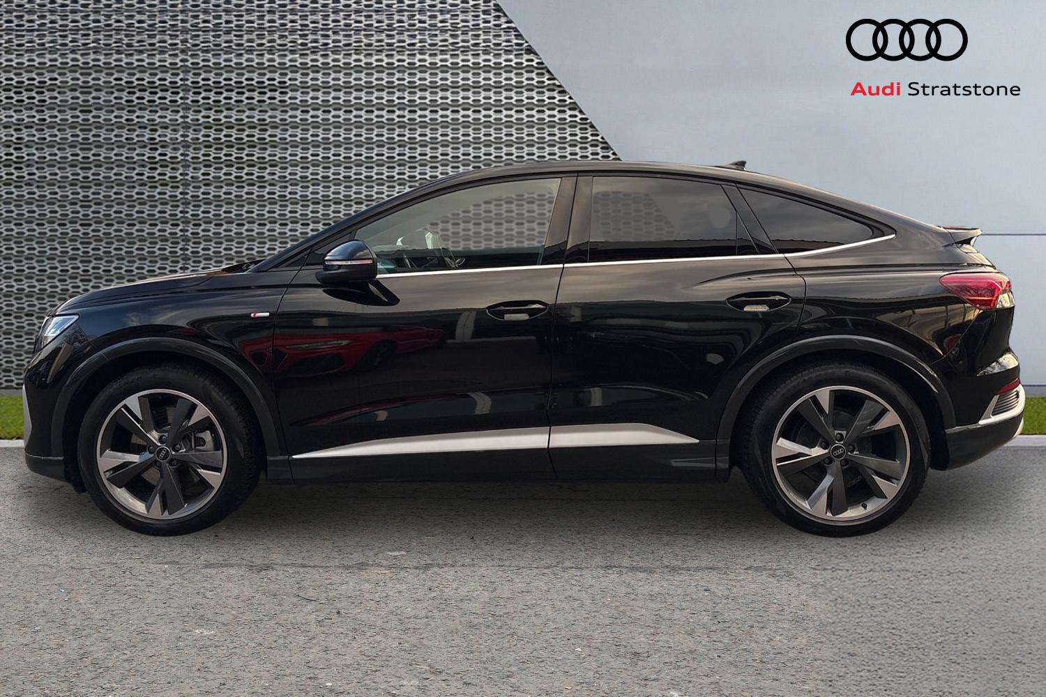Used Audi Q4 e-tron 2024 for sale - 76718300: Photo 8