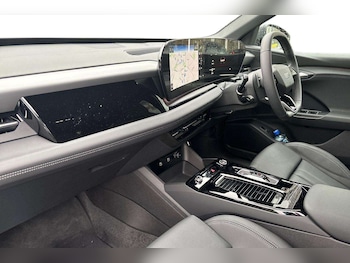 Used Audi Q6 e-tron 2025 for sale - 76100638: Photo