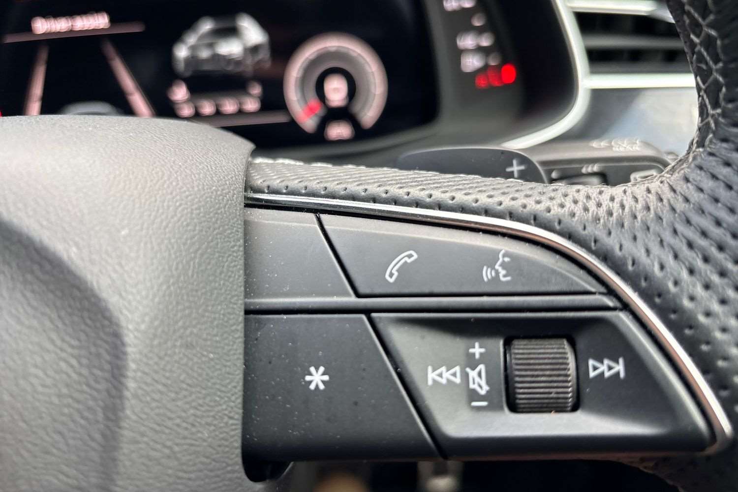 Used Audi Q8 2023 for sale - 76515709: Photo 17