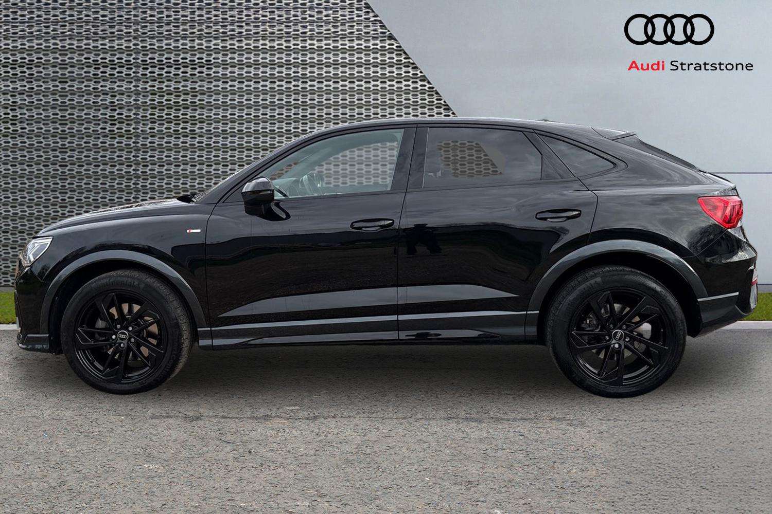 Used Audi Q3 2023 for sale - 76411411: Photo 8