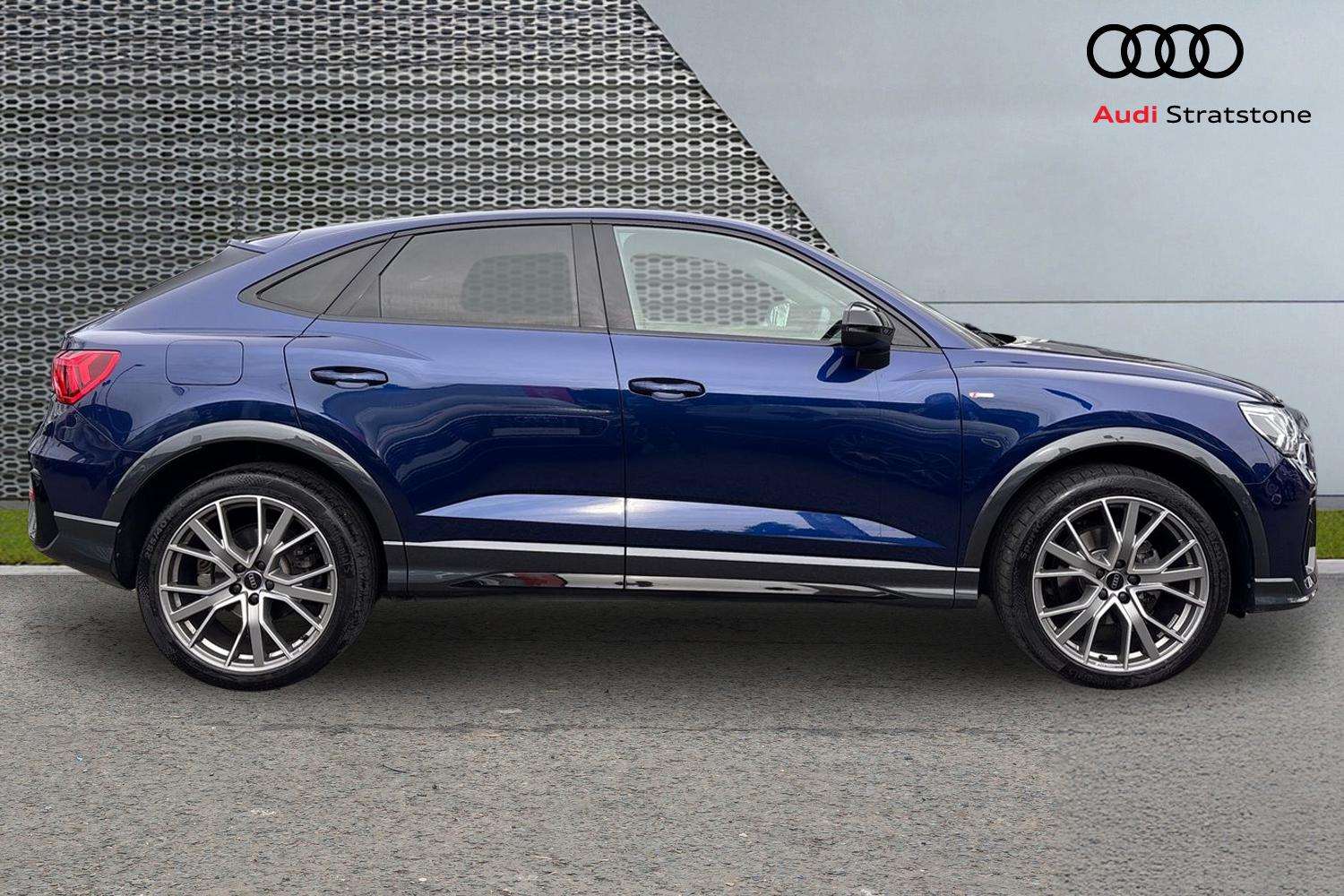 Used Audi Q3 2024 for sale - 77601136: Photo 4