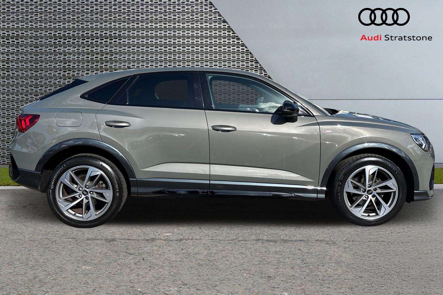 Used Audi Q3 2023 for sale - 76034666: Photo 4