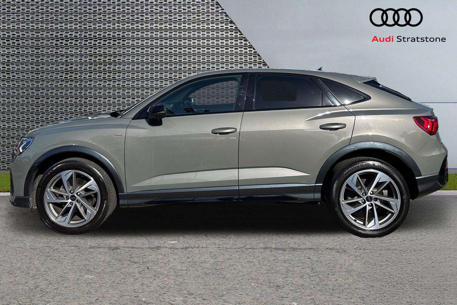 Used Audi Q3 2023 for sale - 76034666: Photo 8