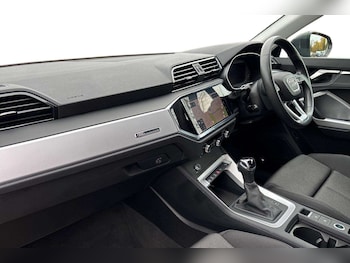 Used Audi Q3 2023 for sale - 76475757: Photo