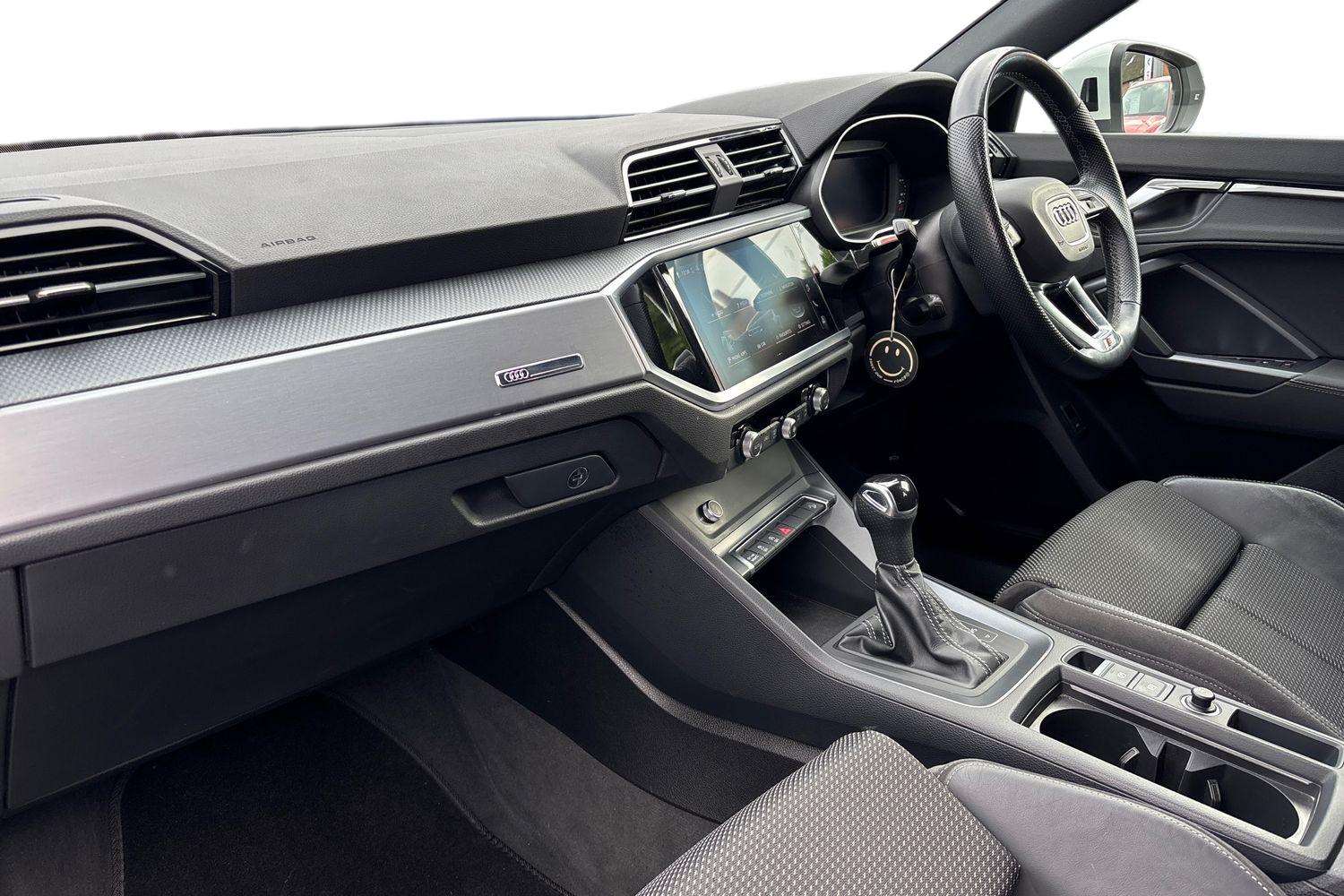 Used Audi Q3 2021 for sale - 76529240: Photo 2