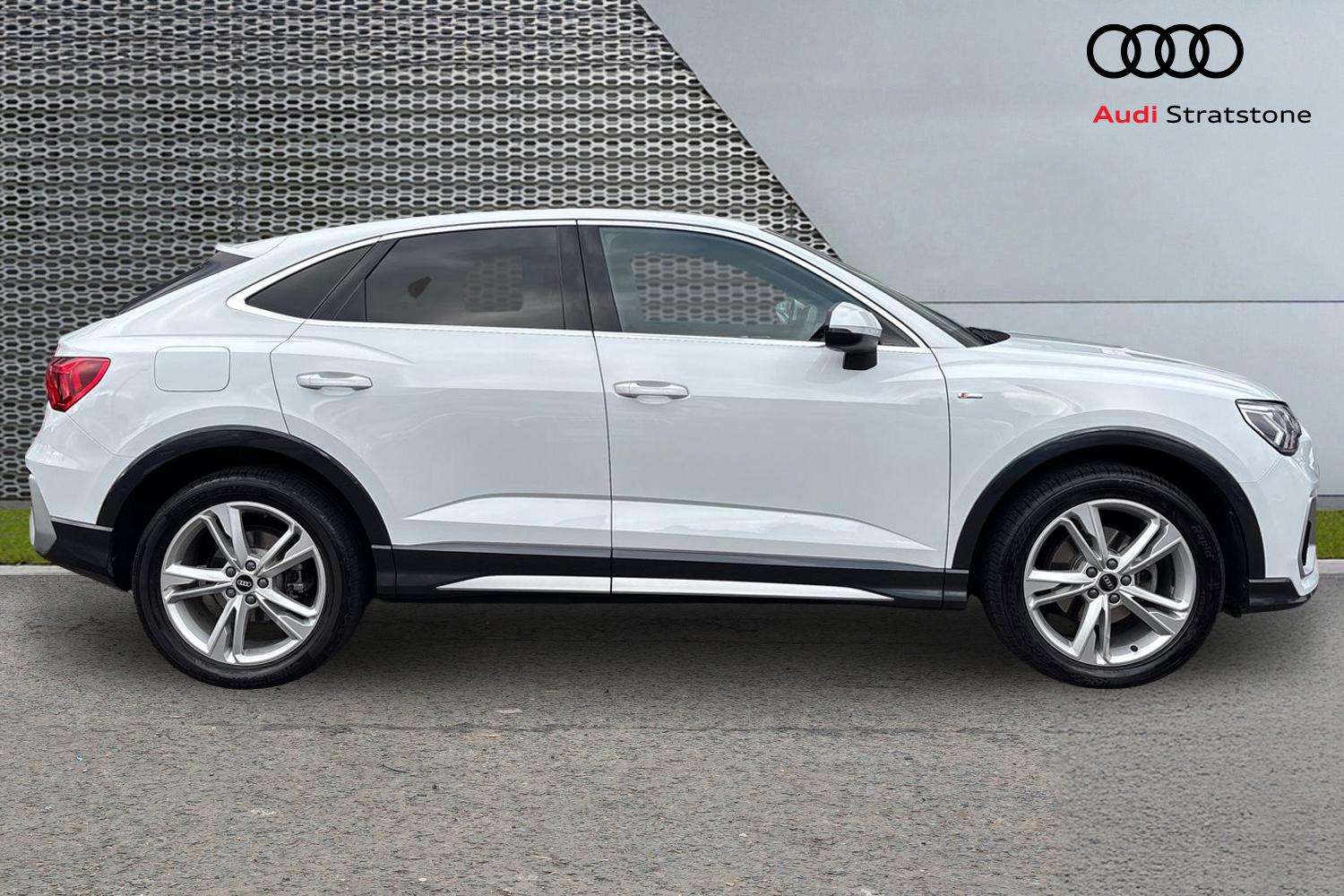 Used Audi Q3 2021 for sale - 76529240: Photo 4