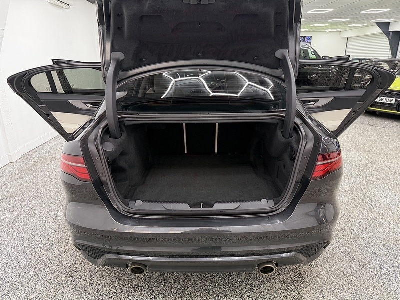 Used Jaguar XE 2020 for sale - 76707319: Photo 11