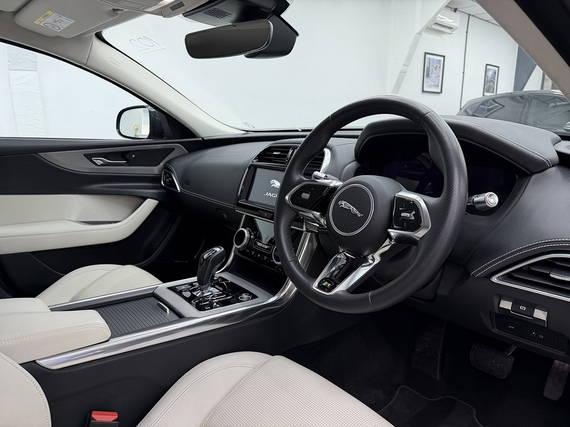 Used Jaguar XE 2020 for sale - 76707319: Photo 15