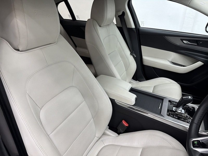 Used Jaguar XE 2020 for sale - 76707319: Photo 16