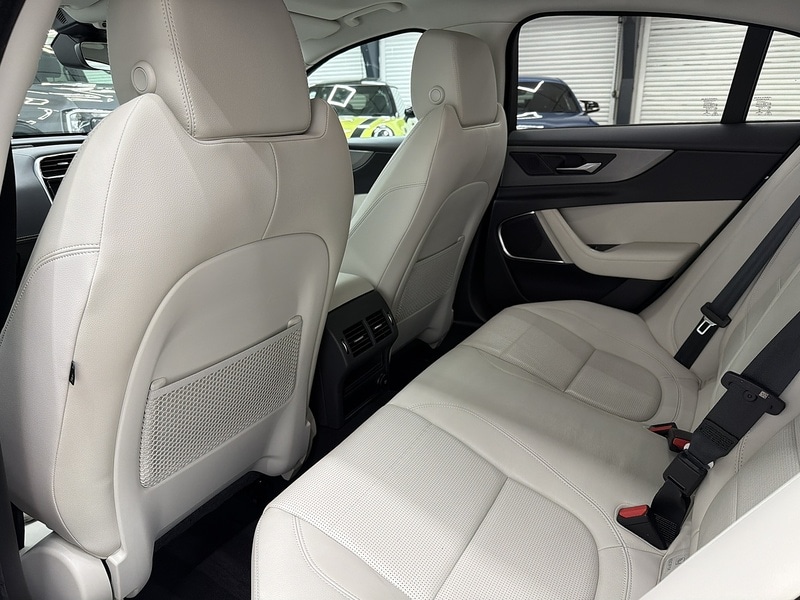 Used Jaguar XE 2020 for sale - 76707319: Photo 20