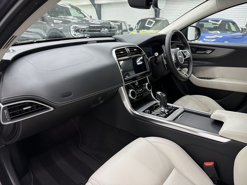 Used Jaguar XE 2020 for sale - 76707319: Photo 21