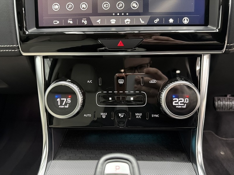 Used Jaguar XE 2020 for sale - 76707319: Photo 28