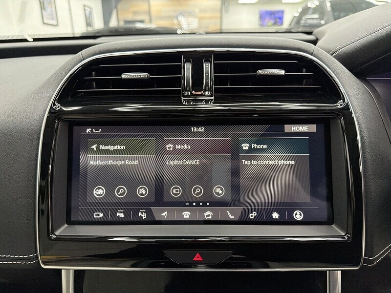 Used Jaguar XE 2020 for sale - 76707319: Photo 29