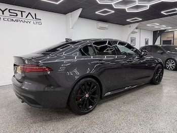 Used Jaguar XE 2020 for sale - 76707319: Photo