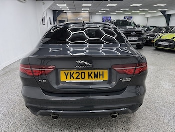 Used Jaguar XE 2020 for sale - 76707319: Photo