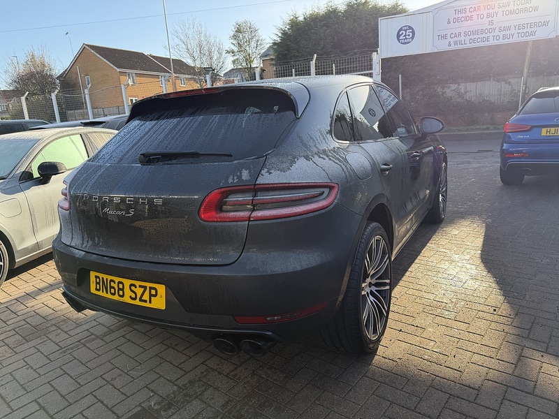 Used Porsche Macan 2018 for sale - 76707317: Photo 2