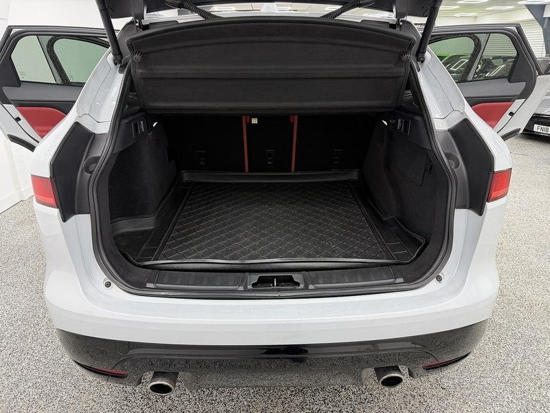 Used Jaguar F-Pace 2016 for sale - 76707243: Photo 11