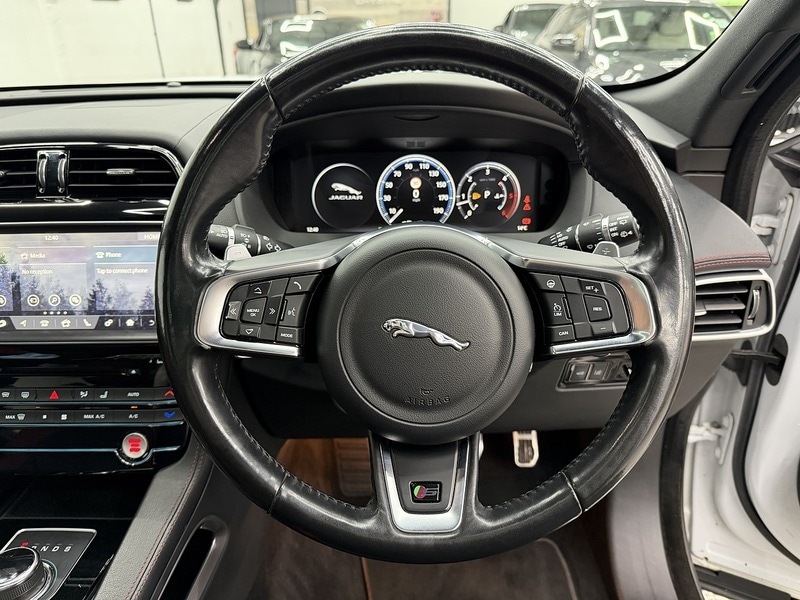 Used Jaguar F-Pace 2016 for sale - 76707243: Photo 21