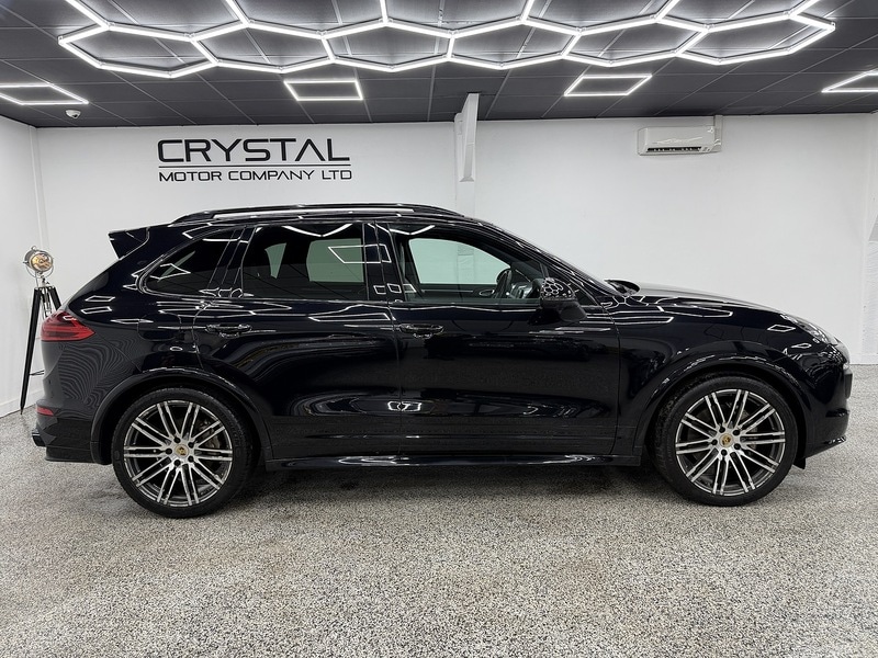 Used Porsche Cayenne 2017 for sale - 77135595: Photo 2