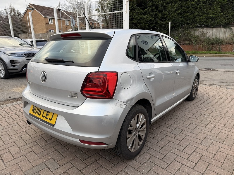Used Volkswagen Polo 2016 for sale - 76707242: Photo 2