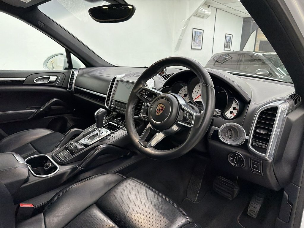 Used Porsche Cayenne 2017 for sale - 77195309: Photo 16