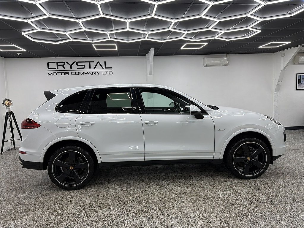 Used Porsche Cayenne 2017 for sale - 77195309: Photo 2