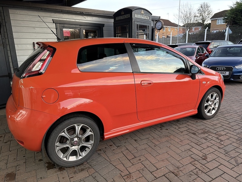 Used Fiat Punto 2013 for sale - 76945284: Photo 2