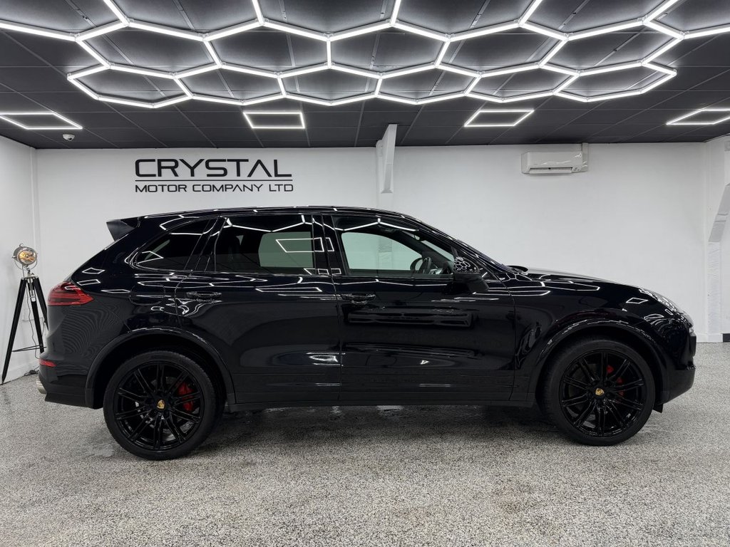 Used Porsche Cayenne 2018 for sale - 77232060: Photo 2