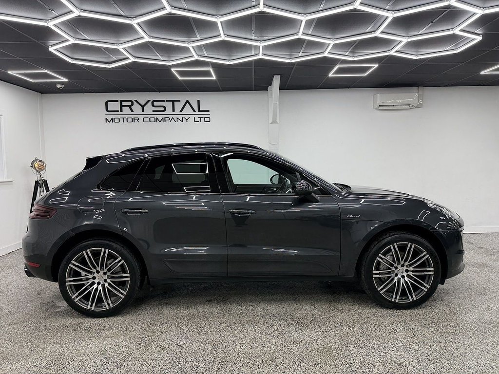 Used Porsche Macan 2017 for sale - 77195326: Photo 2