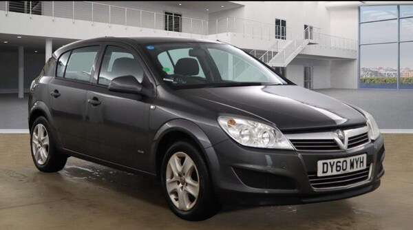 Used Vauxhall Astra 2010 for sale - 76232315: Photo 1