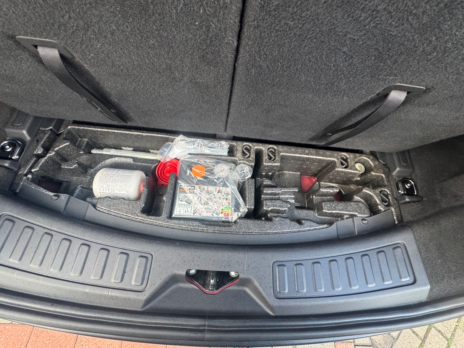 Used Land Rover Discovery Sport 2016 for sale - 78216067: Photo 31