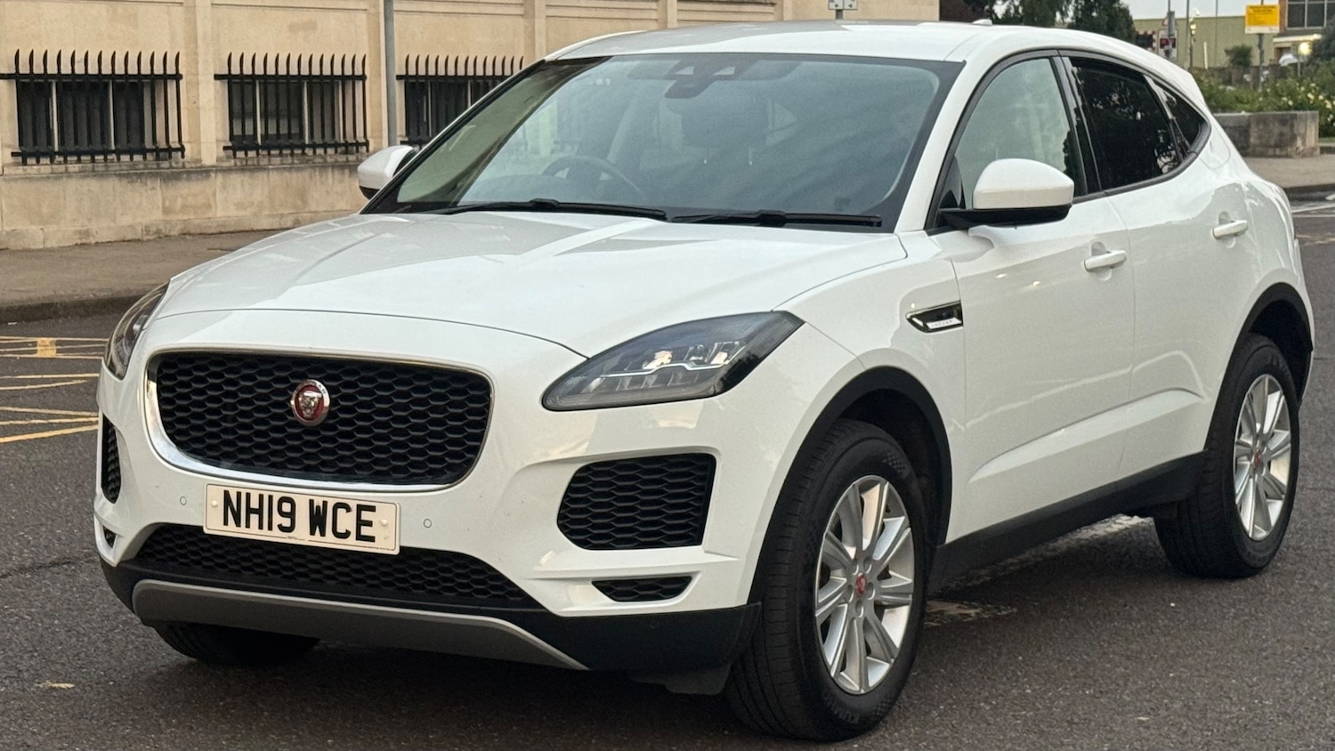 Used Jaguar E-Pace 2019 for sale - 77715524: Photo 2